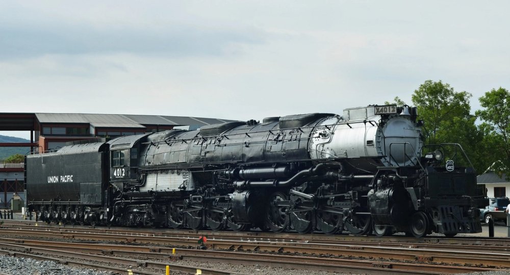 4-8-8-4_Big_Boy_4012_sm.thumb.jpg.0d470bd6847232e74a7600dbf05764be.jpg